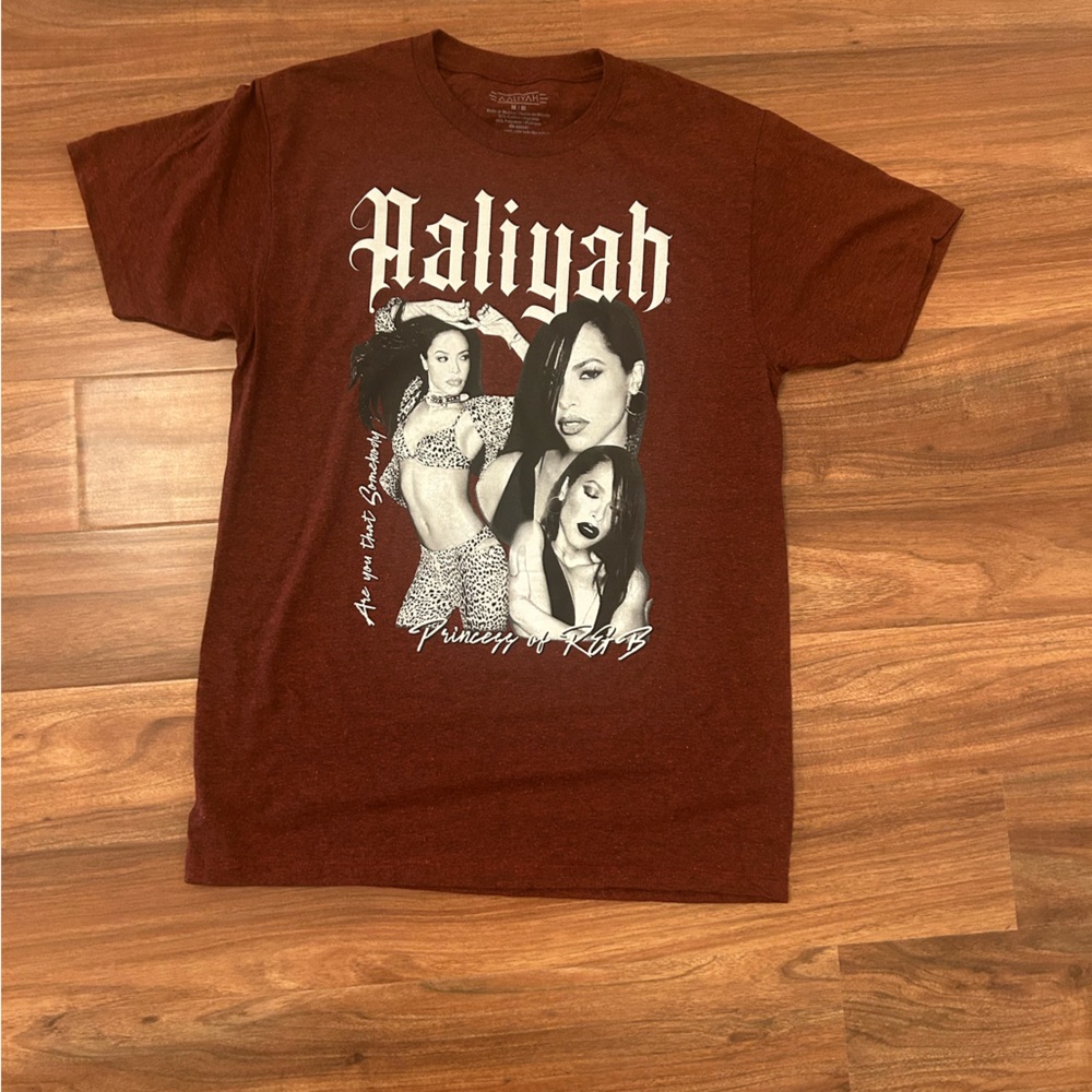 Aaliyah Graphic Short Sleeve Tee - Brown(Maroon)